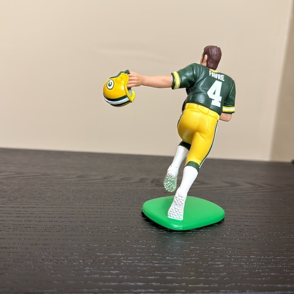 Brett Favre Action Figure - Picture 5 of 6